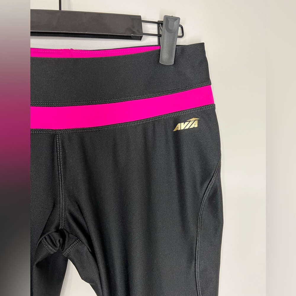 Avia capri athletic leggings. Size medium. Pink/black. Cropped length. - Picture 3 of 5